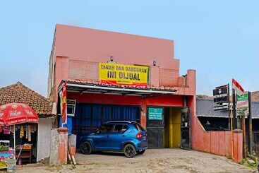 ホテル Spot On 91941 Pondok Gumilang