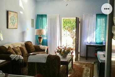 پانسیون A Piece Of Paradise