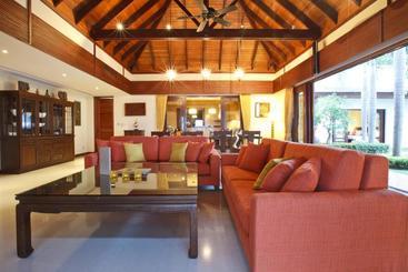 酒店 Miskawaan Luxury Beachfront Villas