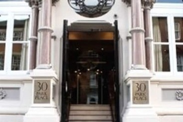 هتل The Chambers Park Place Apartments