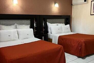 בית מלון כפרי La Quinta Posada Real