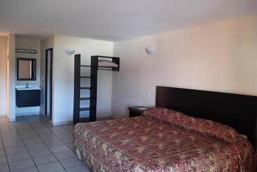 Los Jitos Hotel & Suites