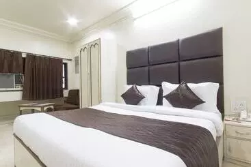 هتل Oyo Rooms Chembur Monorail Station