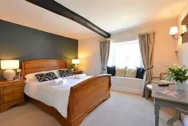 هتل The Bathurst Arms