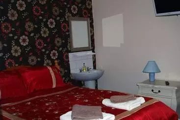 Пансион Sea Dogs Guest House