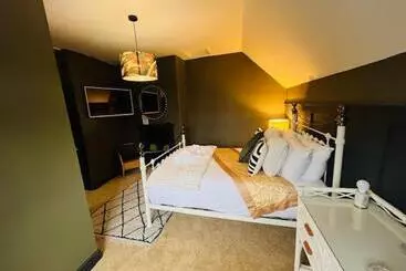 Hotel Horn And Trumpet