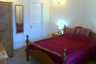 Отель Pig & Whistle