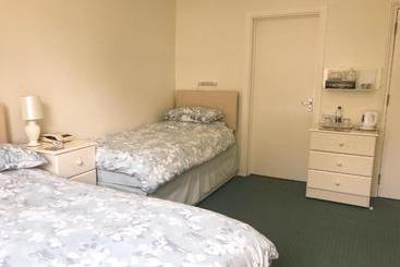 פנסיון Elerkey Guest House