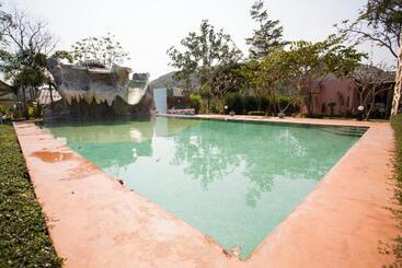 Hotel Baanraisooksangchan