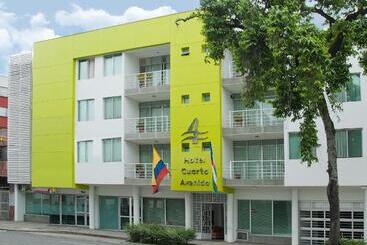 ホテル Cuarta Avenida