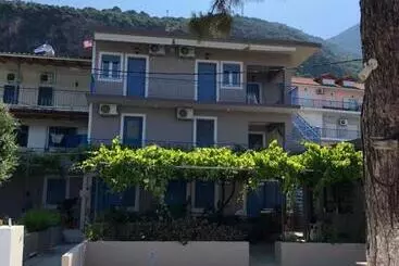 Hotelli Akrogiali Studios