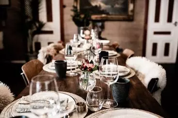 Fjærland Fjordstove Hotell   Huseby Hotelldrift As