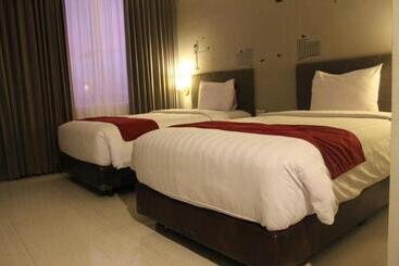 בית מלון כפרי The Sun  Madiun