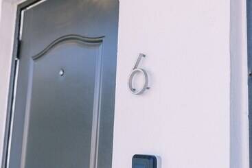 בית מלון כפרי Bayview Apartments By Lowkl