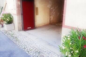 アパートホテル Les Insolites De Champeix