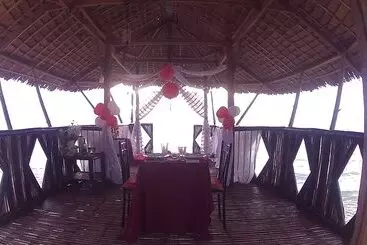 Pensjonat Mdf Beach Resort And Day Tours