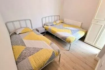 Residenssi 2 Bedroom House In South London   Sutton