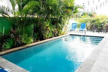 هتل The Paradise Inn