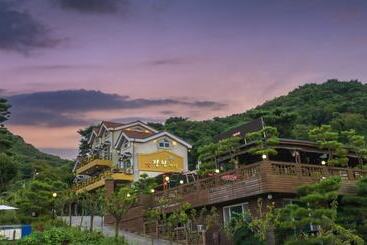 Ganghwado Garden Pension