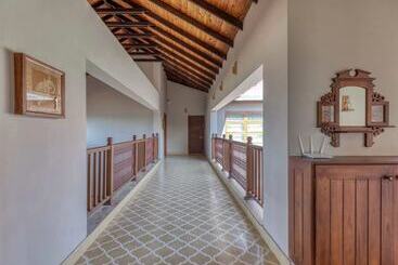 Hotel The Kutchh Courtyard