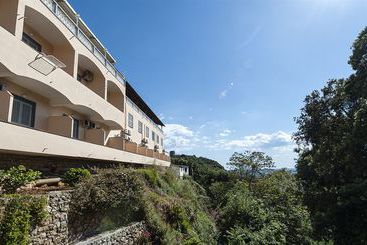 בית מלון כפרי Ariana