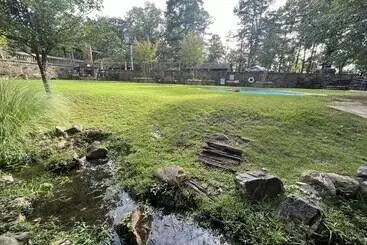 Lake View Three Bedroom, Three Bath Cottage With Hot Tub Overlooking Lake Ouachita. By Redawning