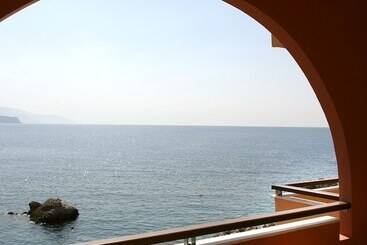 בית מלון כפרי On The Rocks