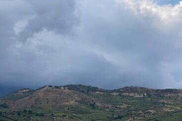 Резиденция Stone House 3 Bedroom 8 Persons