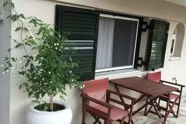 Aparthotel George House