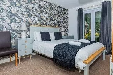 Over The Horizon Lodges