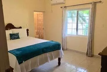 هتل Sea Coast Inn & Suites