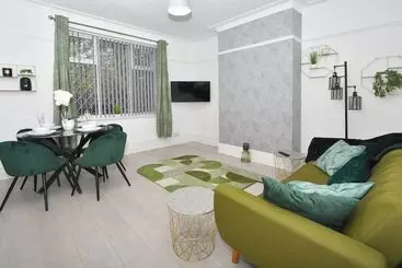 Résidence hôtelière Beautiful 3 Bed House By Ministays Stoke On Trent