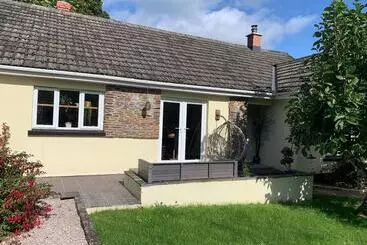 レジデンス Impeccable 3 Bed Bungalow Near Launceston