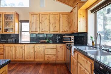 별장 Bernard By Avantstay Luxurious Cabin In Big Bear W/ Hot Tub & Pool Table
