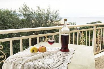 Xenios Avlais Apartments