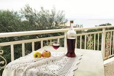 Xenios Avlais Apartments