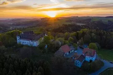 ホテル Tagungszentrum Schloss Hohenfels