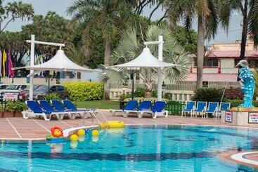 בית מלון כפרי Radhika Beach Resort & Spa Diu