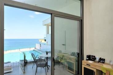 فندق Akrotiri Olympus Luxury Suites Adults Only