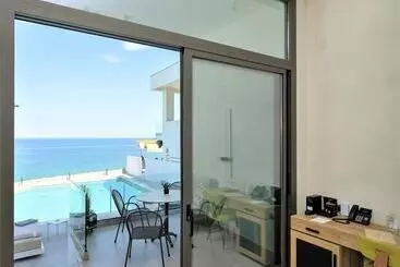 Hotelli Akrotiri Olympus Luxury Suites   Adults Only