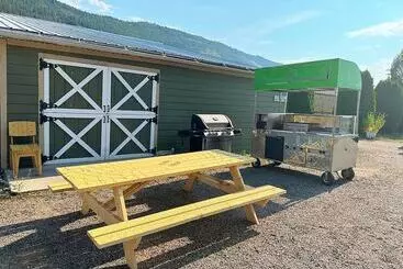 Maaseutuhotelli Utopia Feels Botanical Glampground And Micro Farm