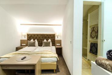 Отель Appartementhaus Chalet Sofie