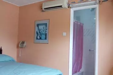 هتل Shonlan Inn And Apartments