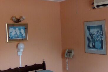 هتل Shonlan Inn And Apartments