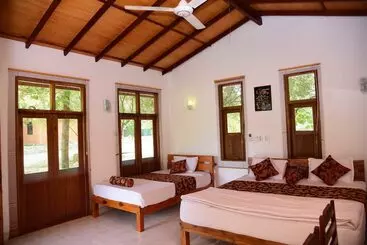 بيت Indika Lake Resort