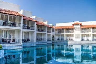 The Covanro Airport Hotel   Katunayake