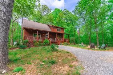 Mökkimajoitus Firefly Pristine Mountain Cabin With Hot Tub Screened Porch Fire Pit Wifi