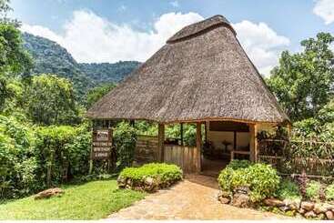 Hotel Bwindi Safari Lodge
