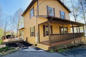 Mökkimajoitus Rustling River Cabin