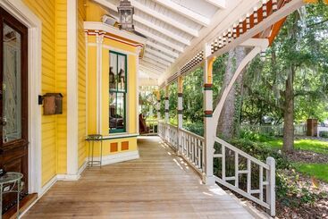 The Laurel Oak Inn Bed And Breakfast